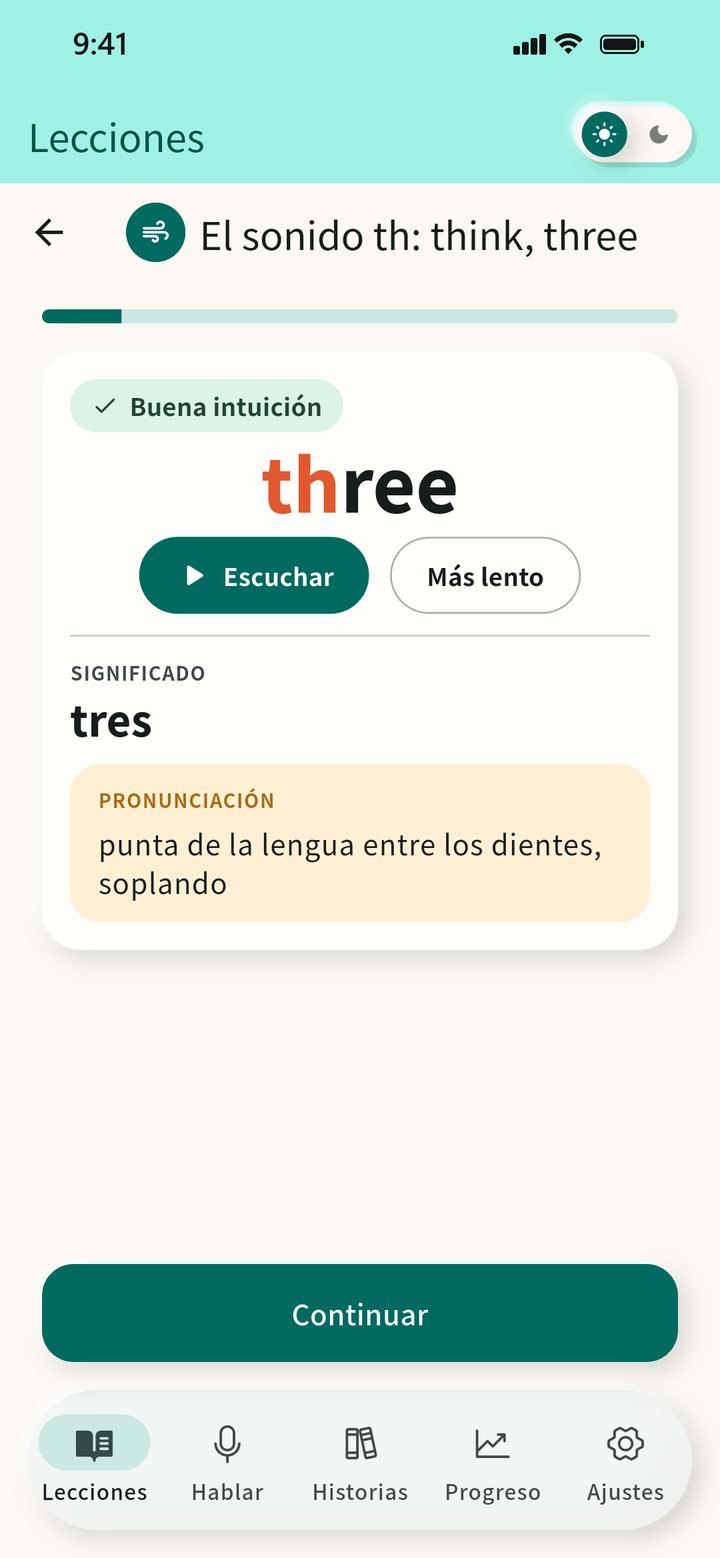 Tarjeta de CiaoSpeak para la palabra inglesa "three": significado "tres" y un consejo de pronunciación para el sonido th.